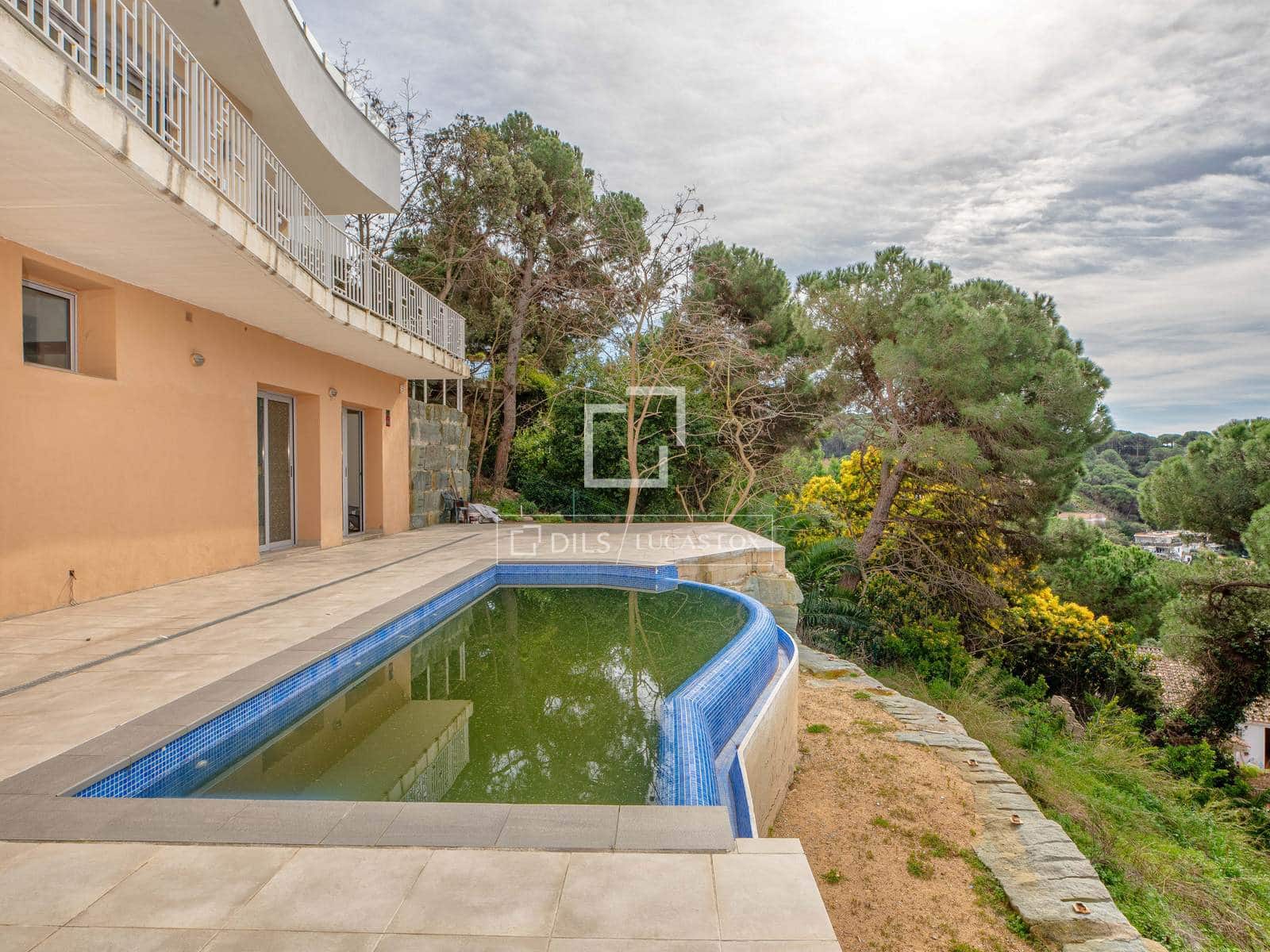 3 sypialnia Willa na sprzedaż w Lloret de Mar z basenem garażem - 690 000 € (Ref: 9628371)