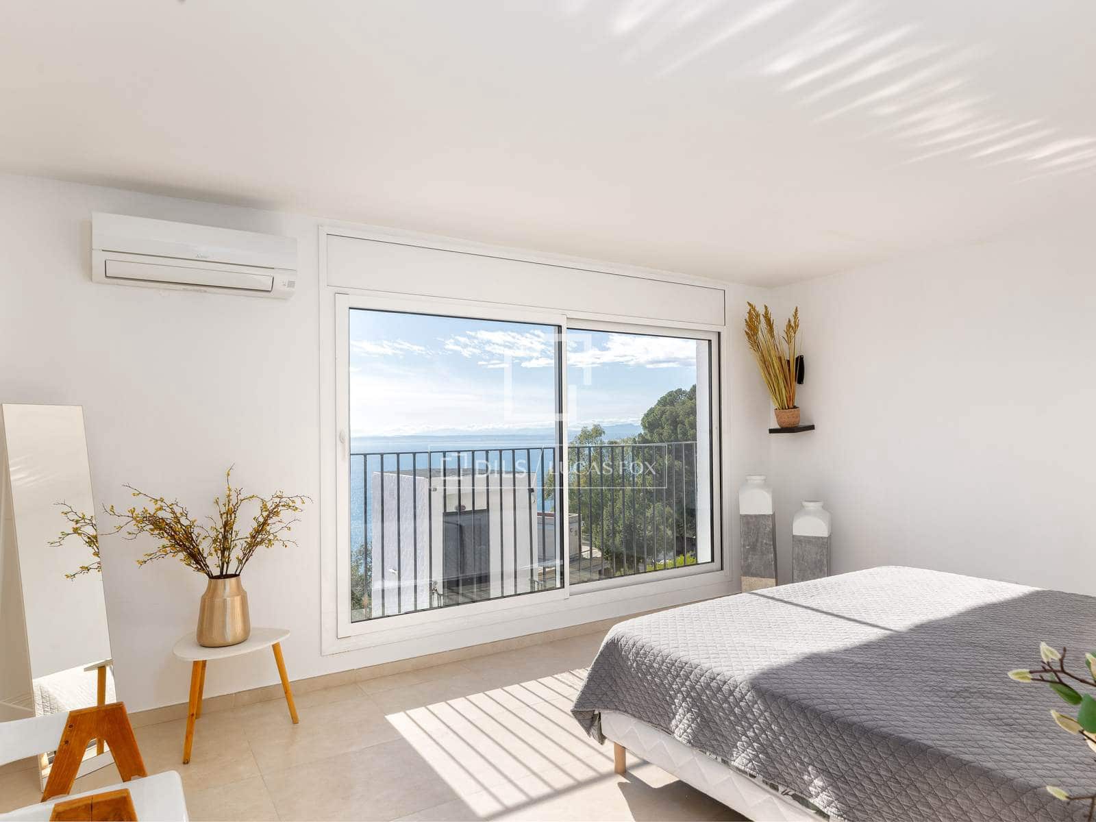 6 bedroom Villa for sale in Roses with pool garage - € 2,490,000 (Ref: 9630544)