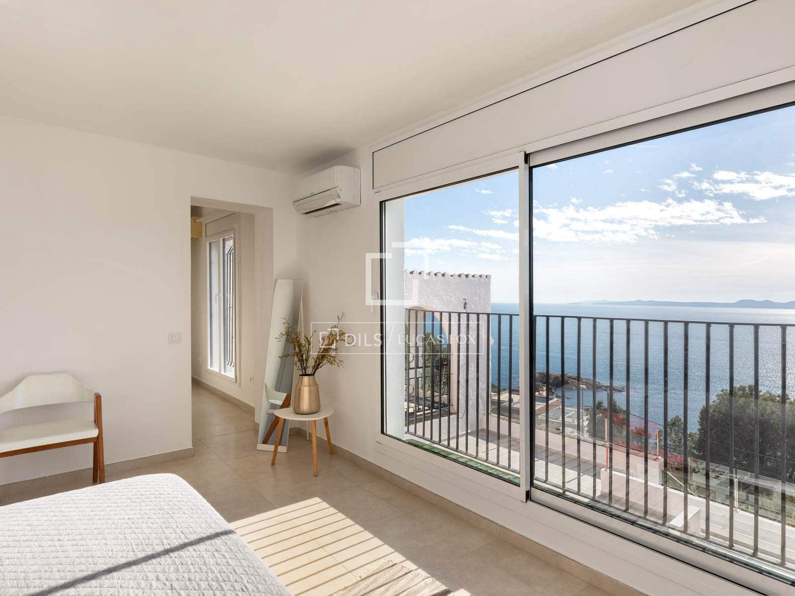 6 bedroom Villa for sale in Roses with pool garage - € 2,490,000 (Ref: 9630544)