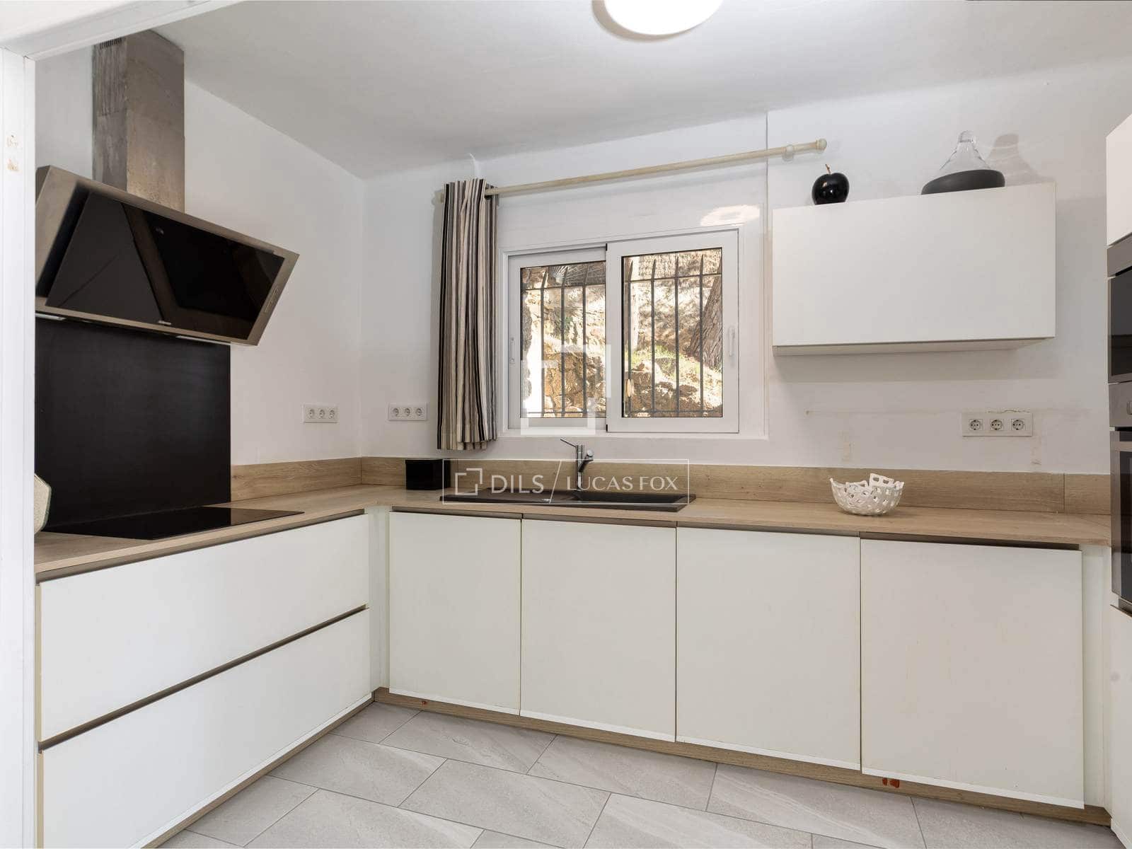 6 bedroom Villa for sale in Roses with pool garage - € 2,490,000 (Ref: 9630544)