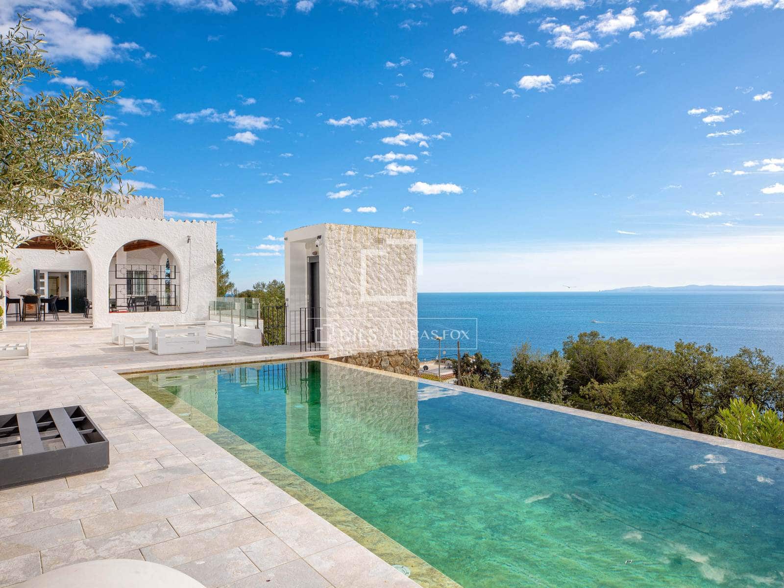 6 bedroom Villa for sale in Roses with pool garage - € 2,490,000 (Ref: 9630544)