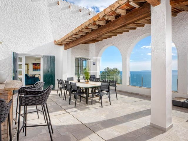 6 bedroom Villa for sale in Roses with pool garage - € 2,490,000 (Ref: 9630544)