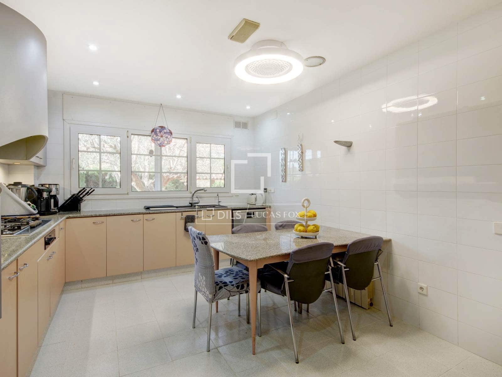 4 chambre Villa/Maison à vendre à Sant Just Desvern avec piscine garage - 1 290 000 € (Ref: 9630547)