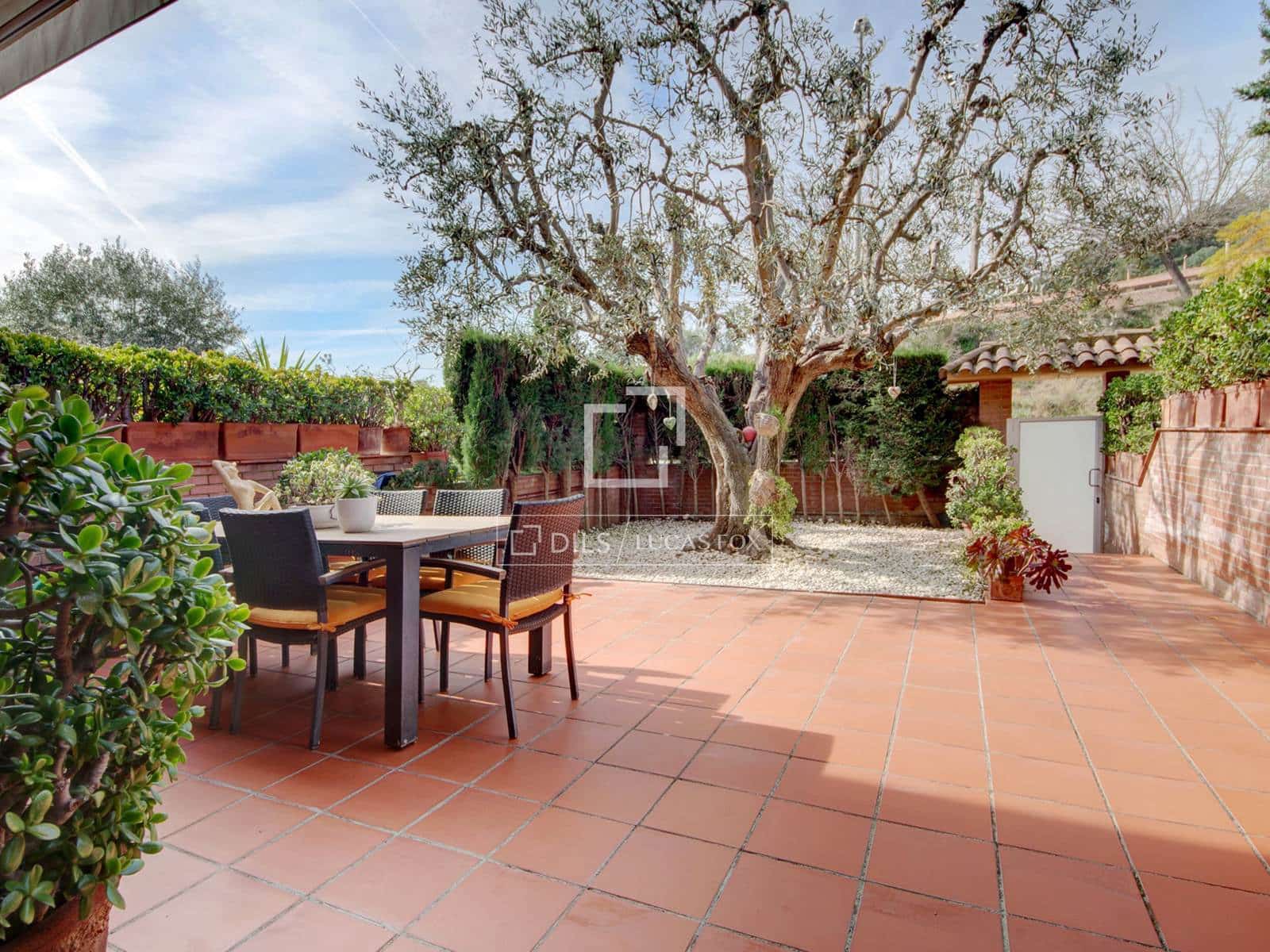 4 chambre Villa/Maison à vendre à Sant Just Desvern avec piscine garage - 1 290 000 € (Ref: 9630547)