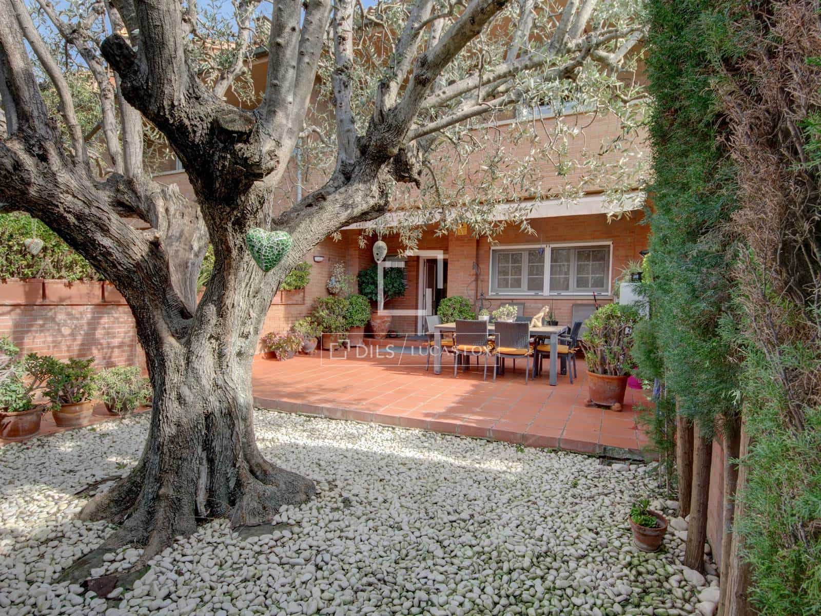 4 bedroom Villa for sale in Sant Just Desvern with pool garage - € 1,290,000 (Ref: 9630547)