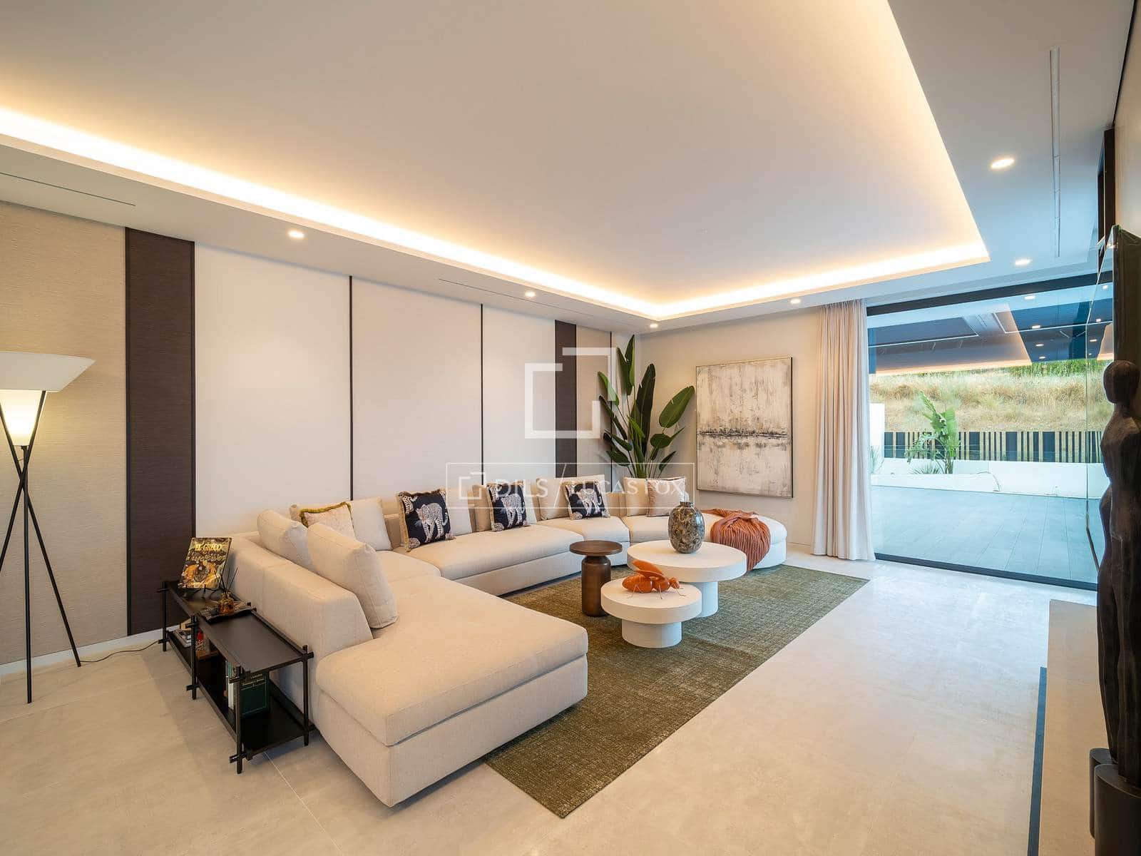 7 slaapkamer Villa te koop in El Paraiso met zwembad - € 6.800.000 (Ref: 9631393)