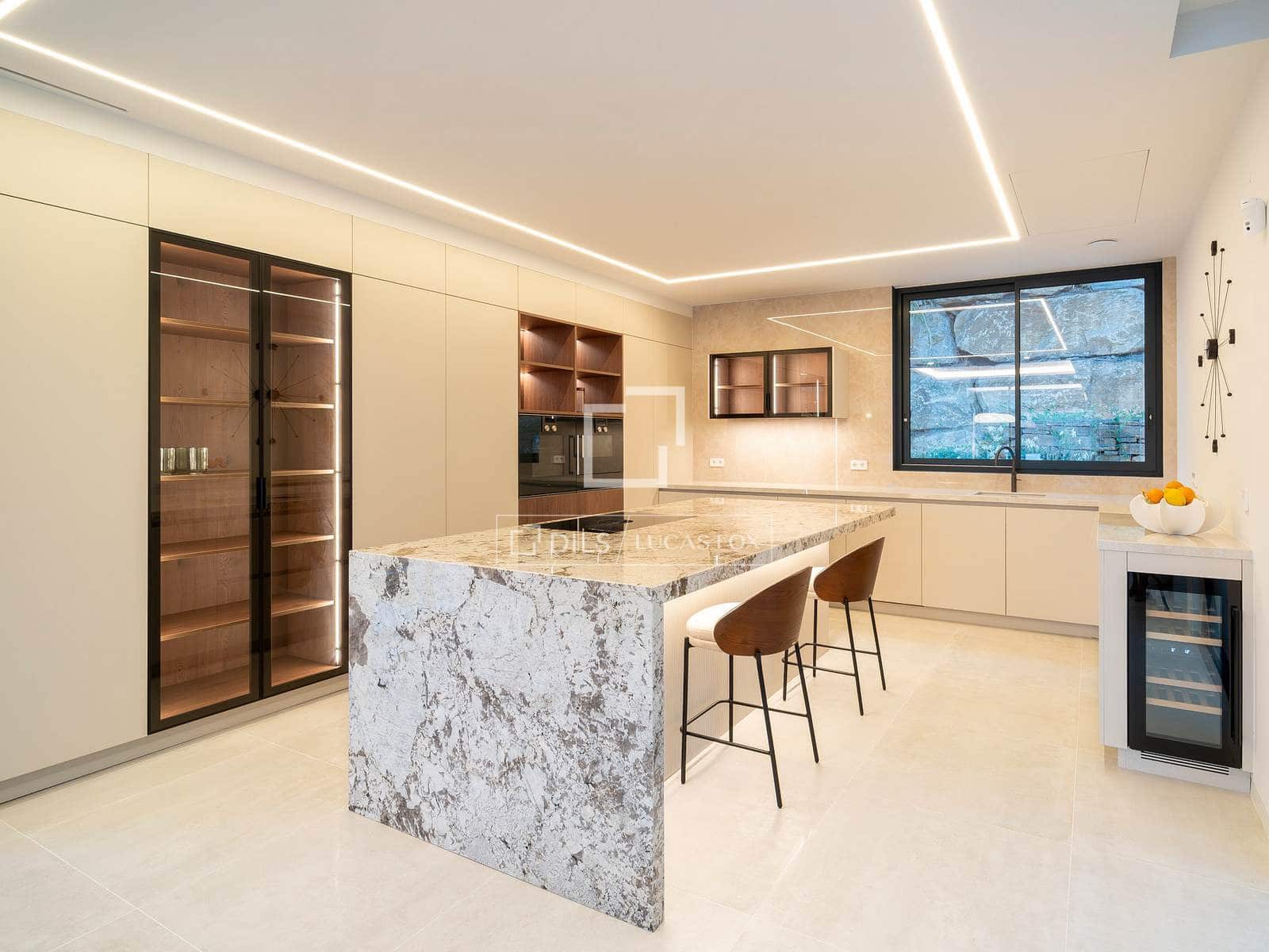 7 slaapkamer Villa te koop in El Paraiso met zwembad - € 6.800.000 (Ref: 9631393)