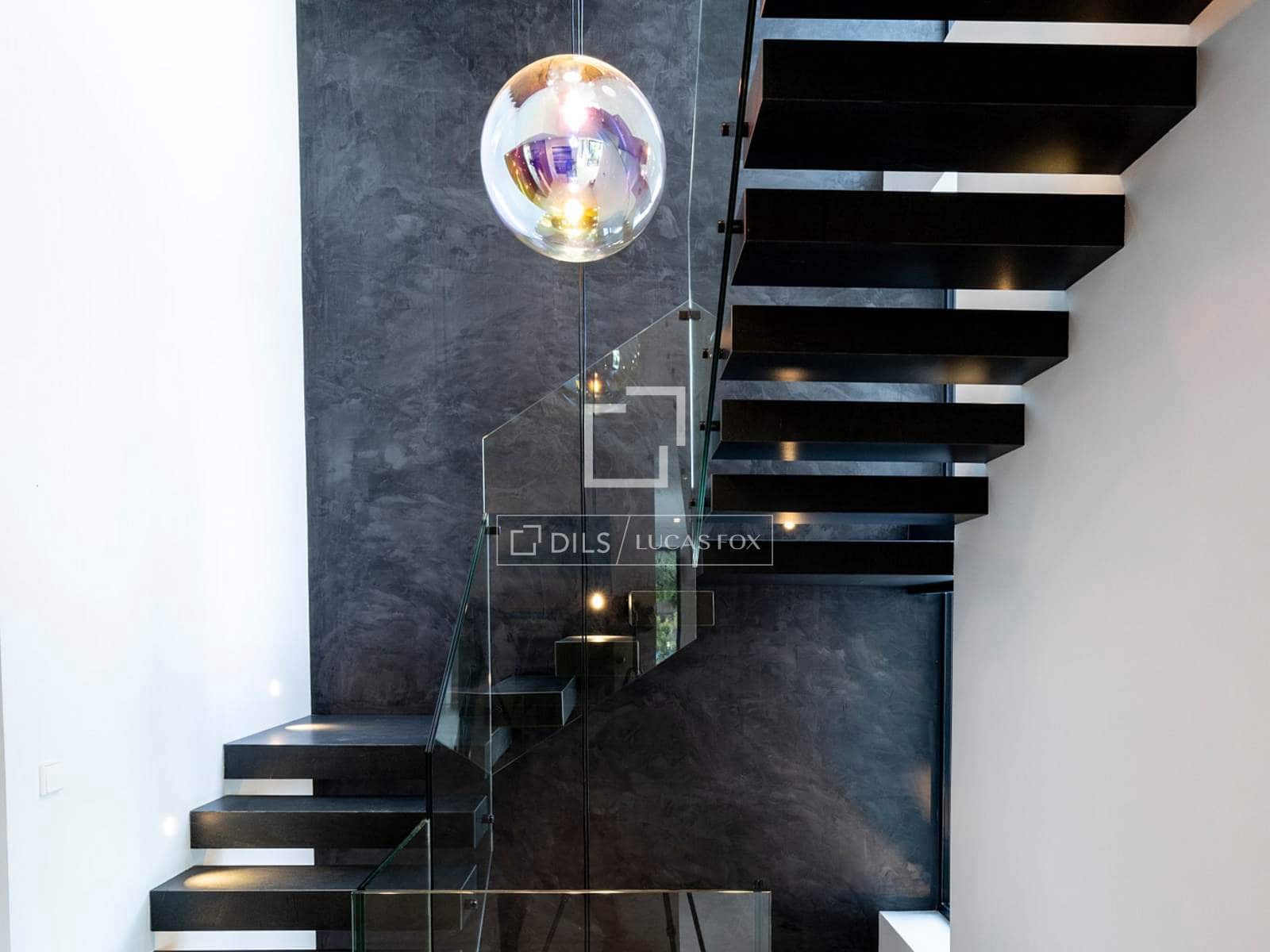 7 slaapkamer Villa te koop in El Paraiso met zwembad - € 6.800.000 (Ref: 9631393)