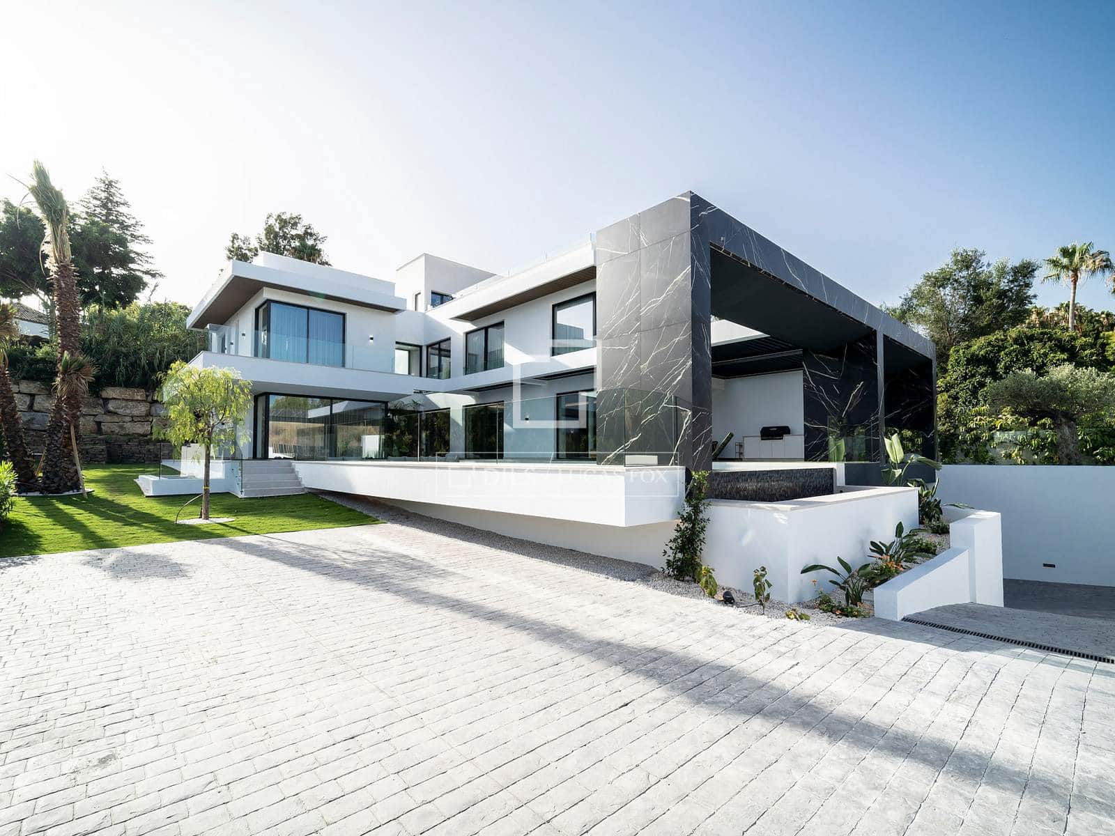 7 slaapkamer Villa te koop in El Paraiso met zwembad - € 6.800.000 (Ref: 9631393)