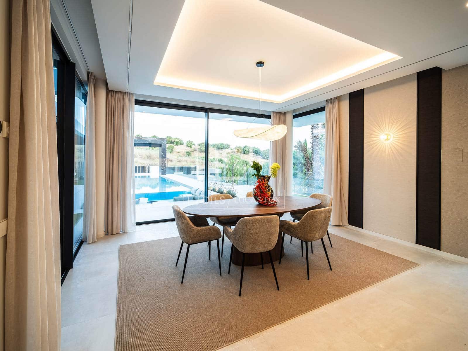 7 slaapkamer Villa te koop in El Paraiso met zwembad - € 6.800.000 (Ref: 9631393)