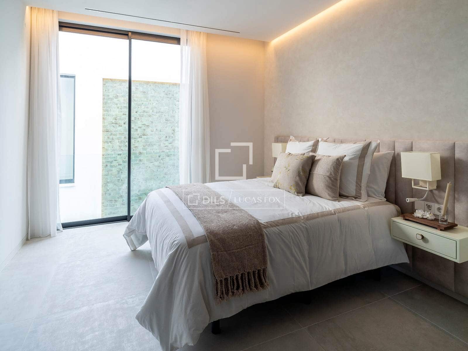 7 slaapkamer Villa te koop in El Paraiso met zwembad - € 6.800.000 (Ref: 9631393)