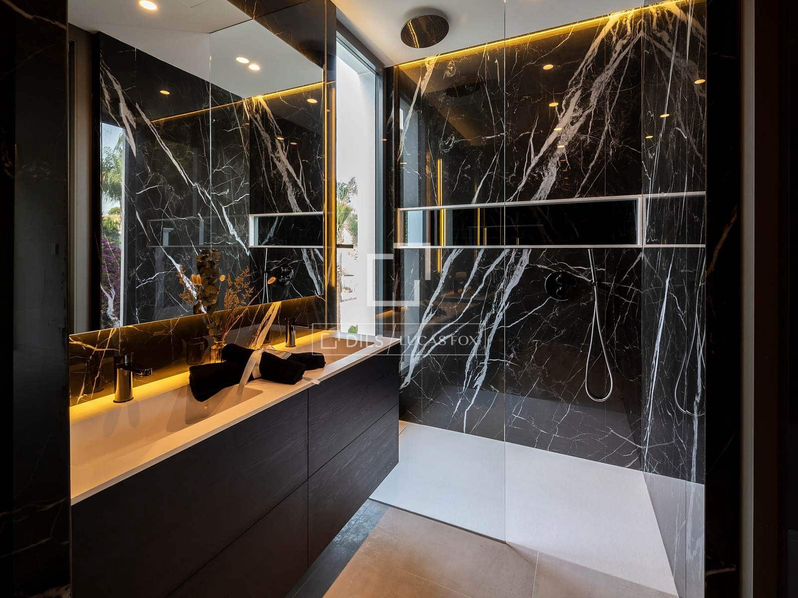 7 slaapkamer Villa te koop in El Paraiso met zwembad - € 6.800.000 (Ref: 9631393)