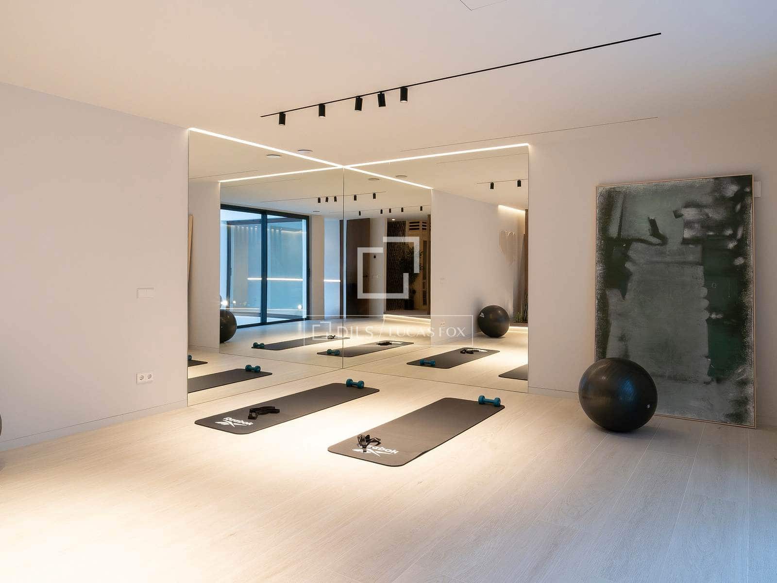 7 slaapkamer Villa te koop in El Paraiso met zwembad - € 6.800.000 (Ref: 9631393)