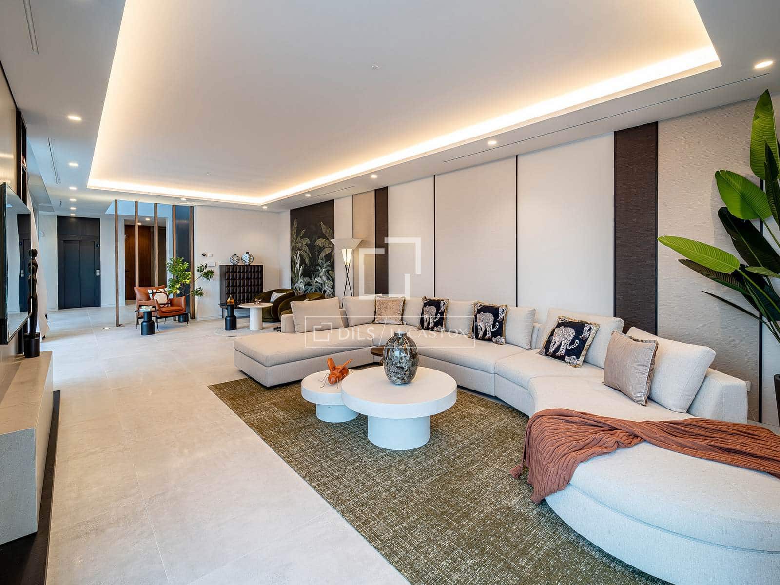 7 slaapkamer Villa te koop in El Paraiso met zwembad - € 6.800.000 (Ref: 9631393)