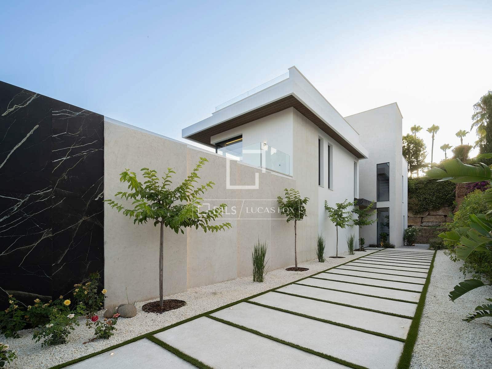 7 slaapkamer Villa te koop in El Paraiso met zwembad - € 6.800.000 (Ref: 9631393)