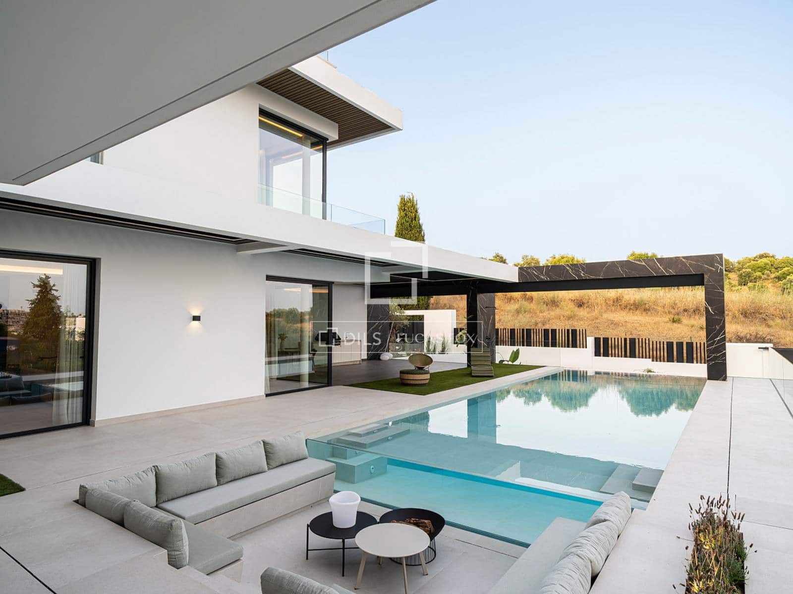 7 slaapkamer Villa te koop in El Paraiso met zwembad - € 6.800.000 (Ref: 9631393)