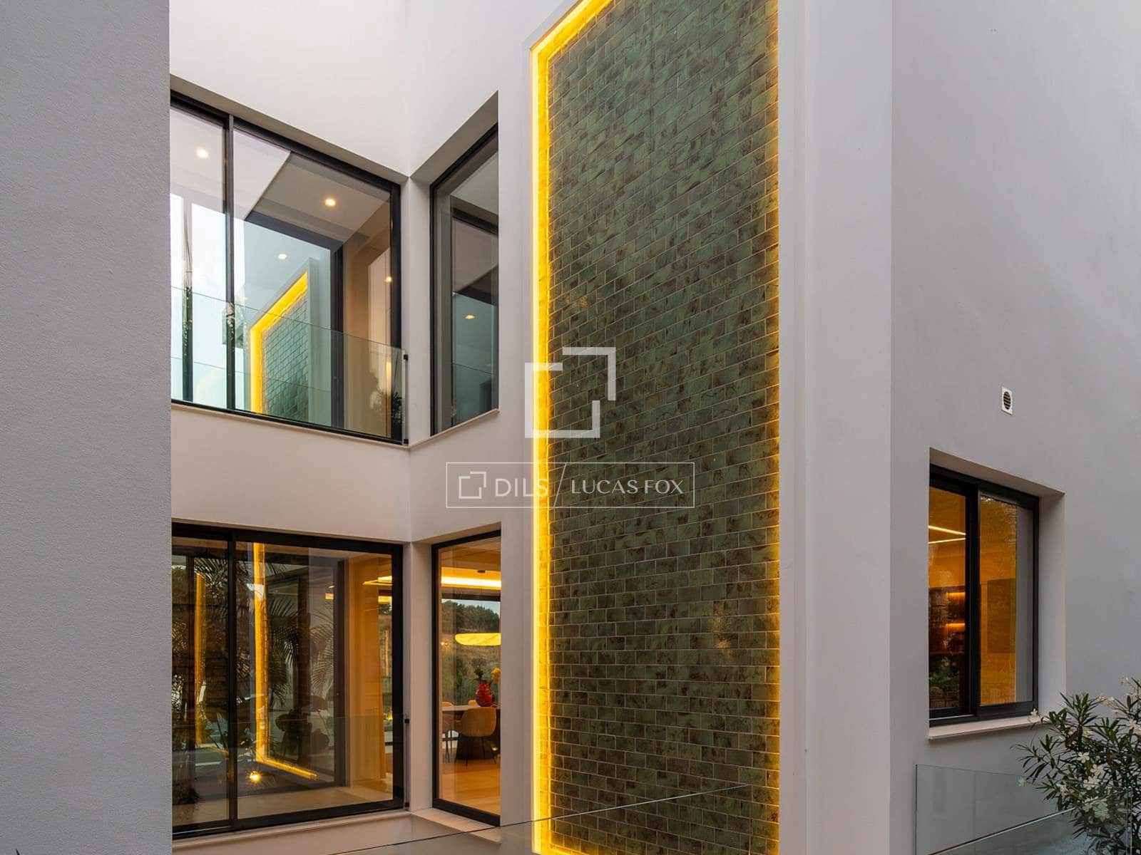 7 slaapkamer Villa te koop in El Paraiso met zwembad - € 6.800.000 (Ref: 9631393)