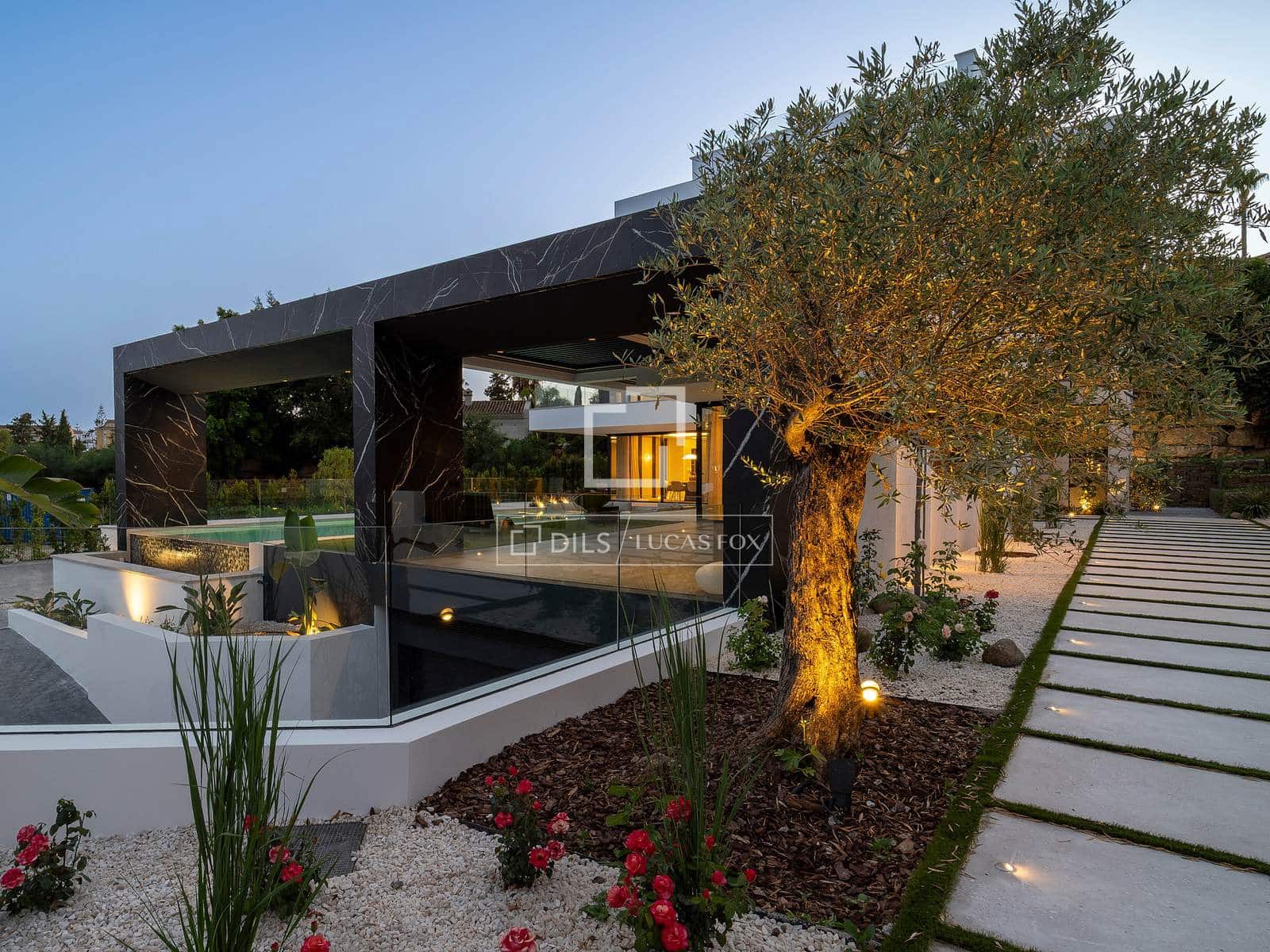 7 slaapkamer Villa te koop in El Paraiso met zwembad - € 6.800.000 (Ref: 9631393)