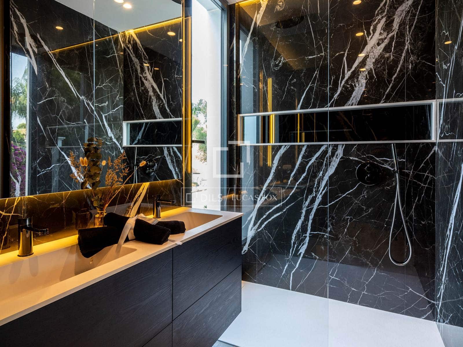 7 slaapkamer Villa te koop in El Paraiso met zwembad - € 6.800.000 (Ref: 9631393)