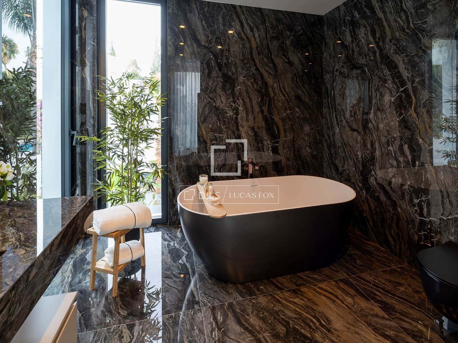 7 slaapkamer Villa te koop in El Paraiso met zwembad - € 6.800.000 (Ref: 9631393)