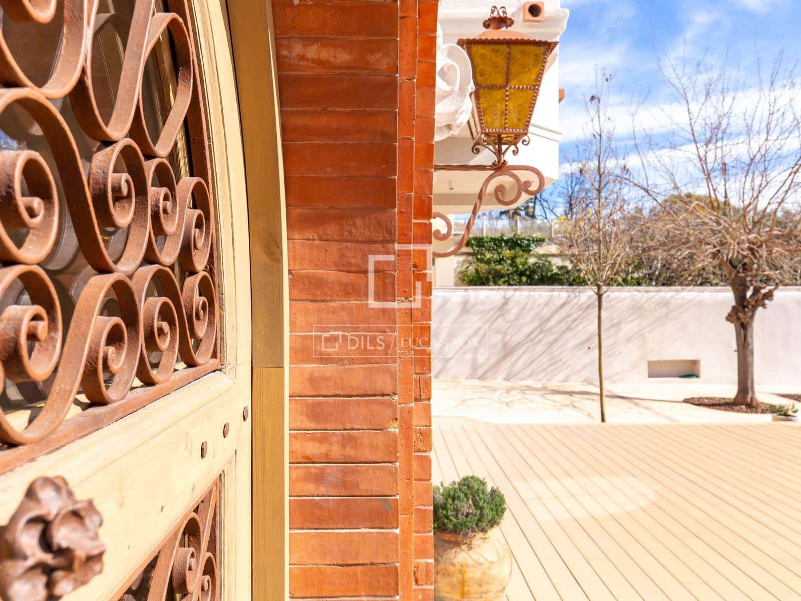 5 bedroom Villa for sale in Sant Just Desvern with pool garage - € 3,275,000 (Ref: 9631395)