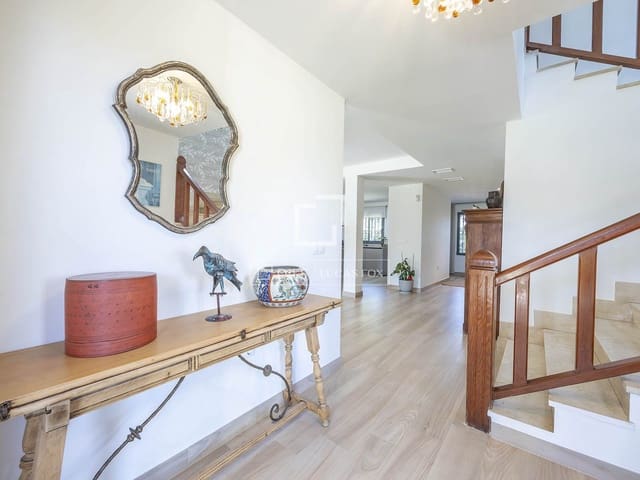 4 sovrum Villa till salu i Godella med pool garage - 940 000 € (Ref: 9631397)