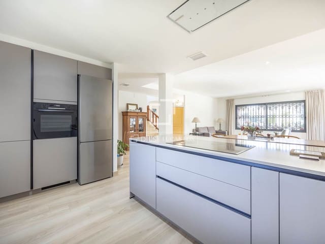 4 sypialnia Willa na sprzedaż w Godella z basenem garażem - 940 000 € (Ref: 9631397)