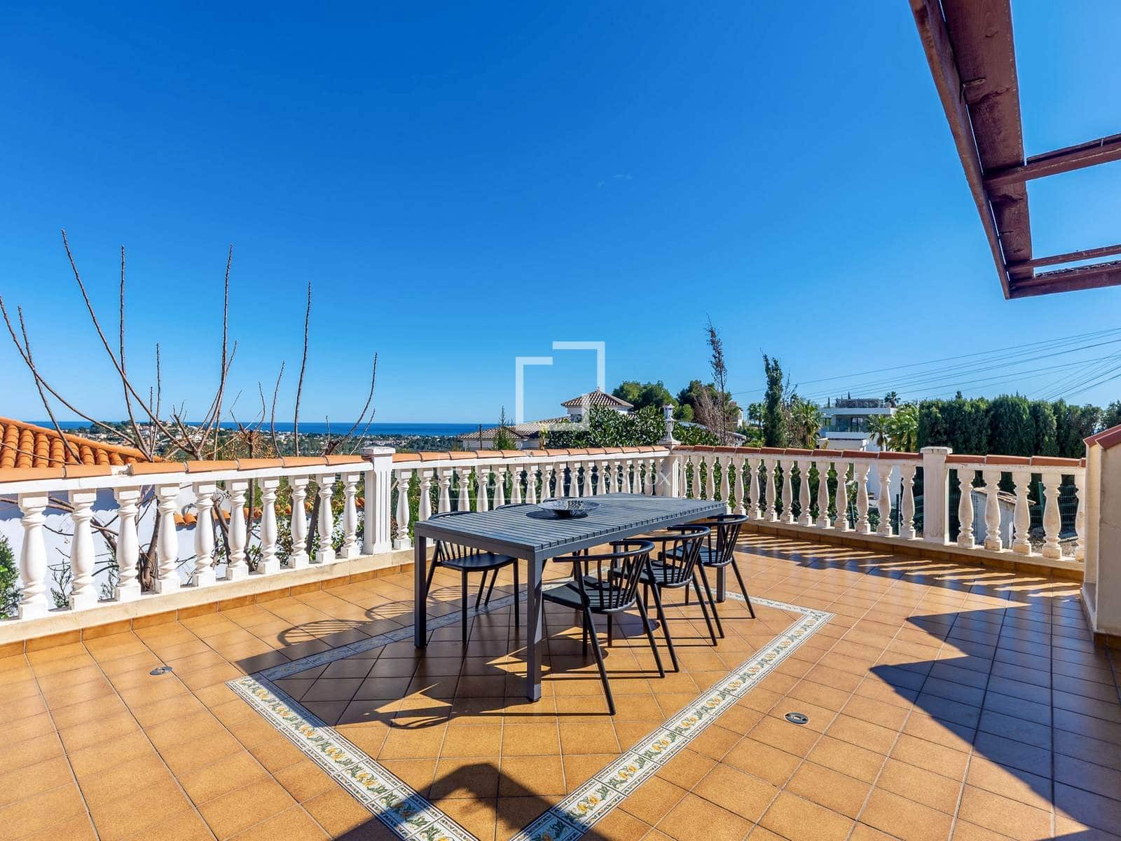 3 slaapkamer Villa te koop in Calpe / Calp met zwembad garage - € 445.000 (Ref: 9632775)