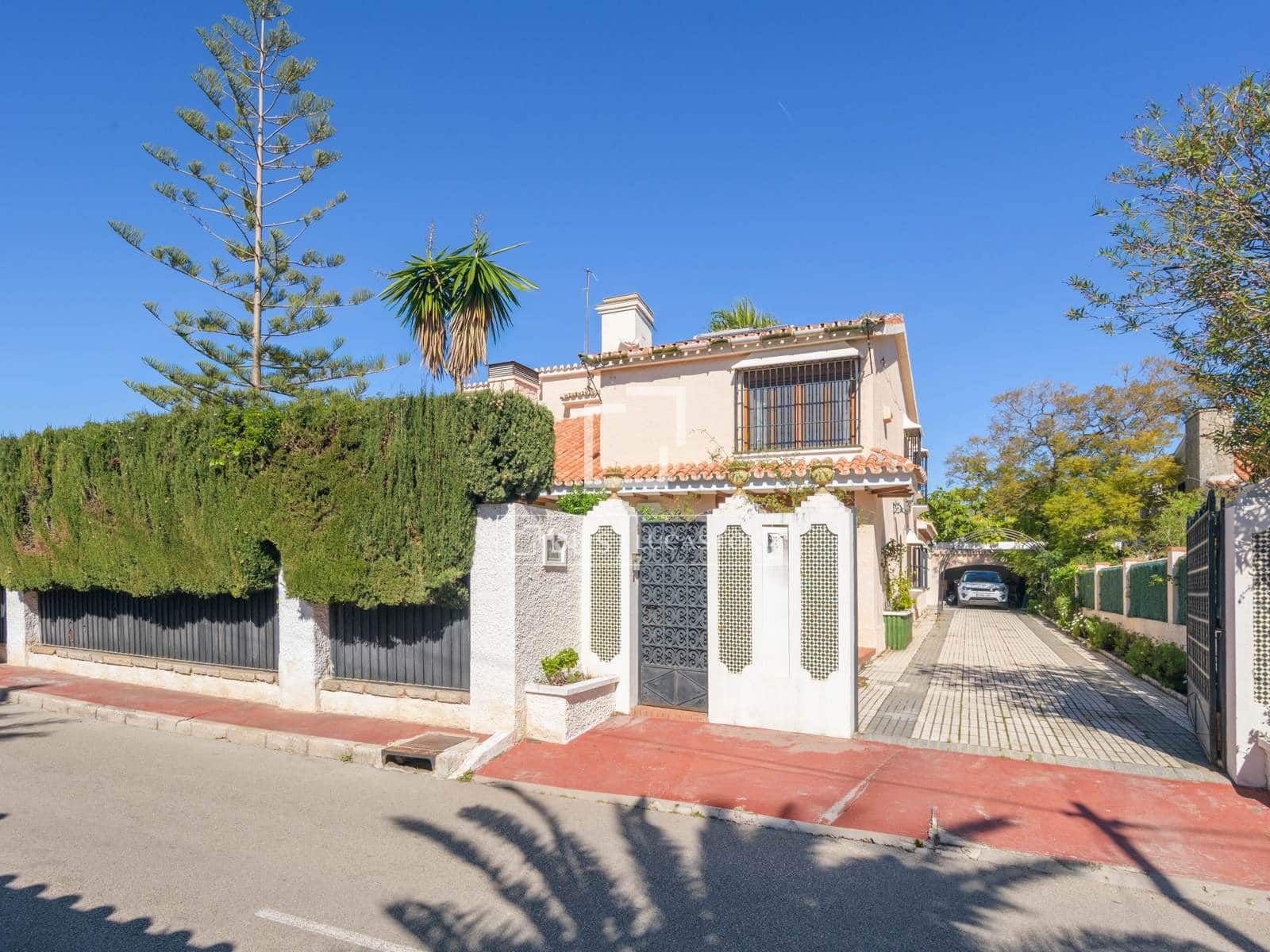 6 makuuhuone Huvila myytävänä paikassa Malaga kaupunki mukana uima-altaan 
autotalli - 1 700 000 € (Ref: 9634718)