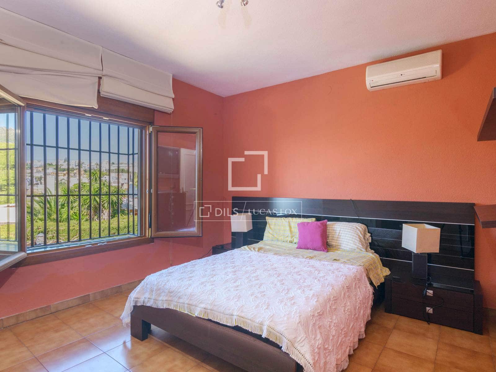 6 makuuhuone Huvila myytävänä paikassa Malaga kaupunki mukana uima-altaan 
autotalli - 1 700 000 € (Ref: 9634718)