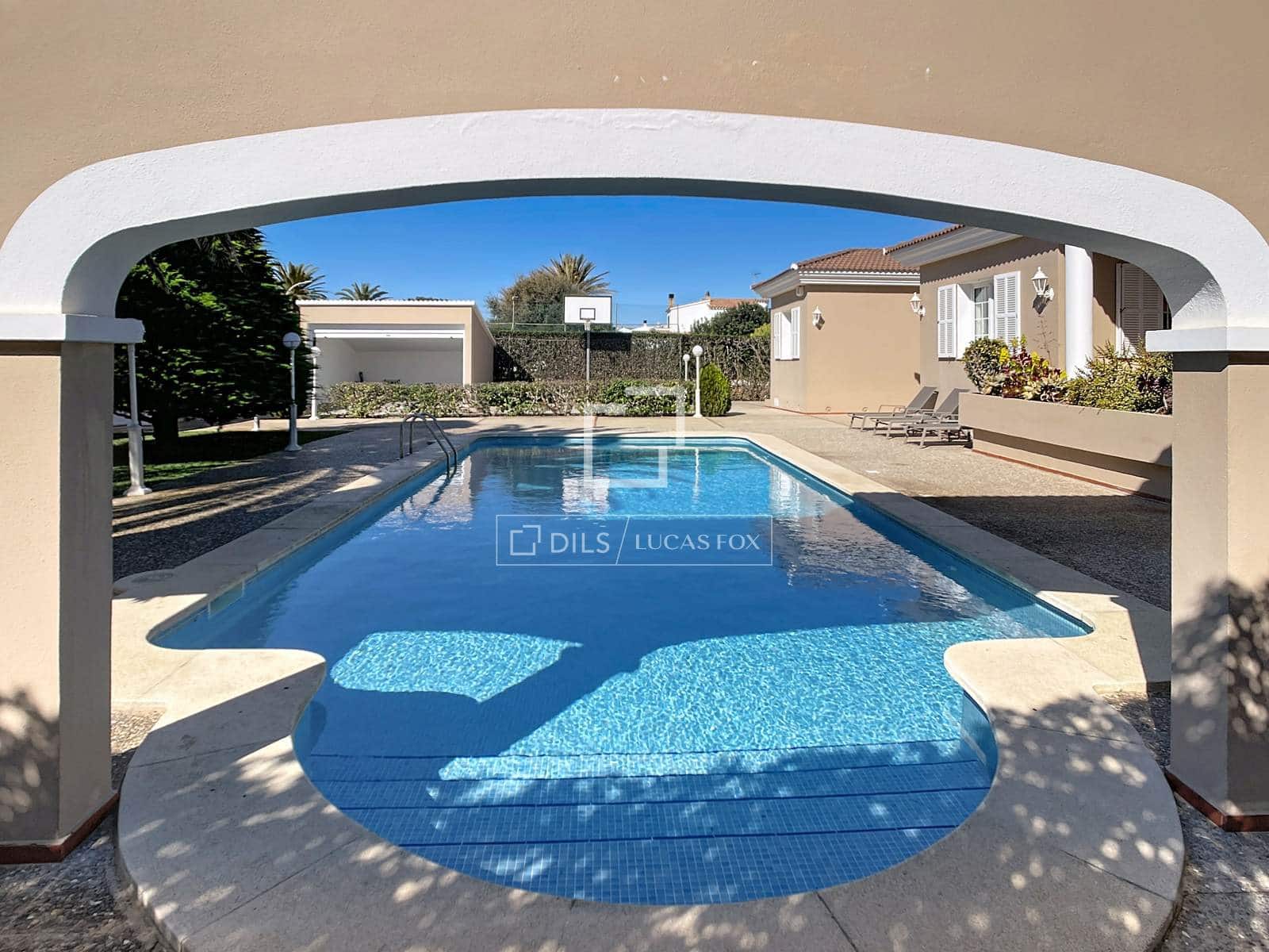 Chalet de 3 habitaciones en Ciutadella de Menorca en venta con piscina garaje - 1.450.000 € (Ref: 9634920)