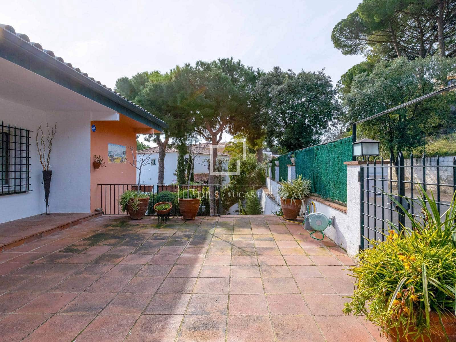 7 soverom Villa til salgs i Arenys de Mar med svømmebasseng garasje - € 855 000 (Ref: 9634921)