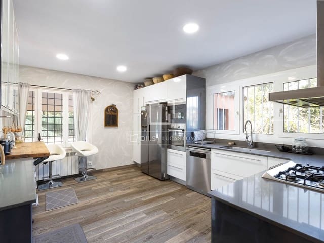 7 soverom Villa til salgs i Arenys de Mar med svømmebasseng garasje - € 855 000 (Ref: 9634921)