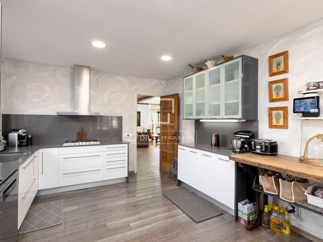 7 soverom Villa til salgs i Arenys de Mar med svømmebasseng garasje - € 855 000 (Ref: 9634921)