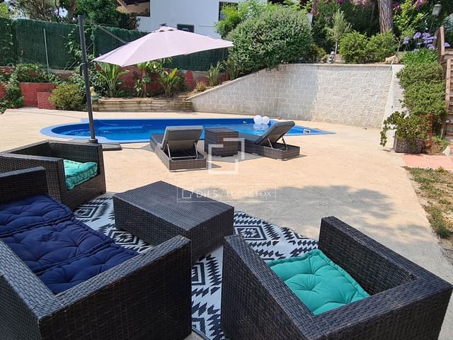 7 soverom Villa til salgs i Arenys de Mar med svømmebasseng garasje - € 855 000 (Ref: 9634921)