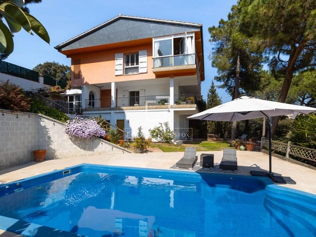 Chalet de 7 habitaciones en Arenys de Mar en venta con piscina garaje - 855.000 € (Ref: 9634921)