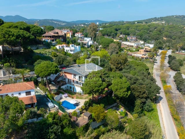 Chalet de 7 habitaciones en Arenys de Mar en venta con piscina garaje - 855.000 € (Ref: 9634921)