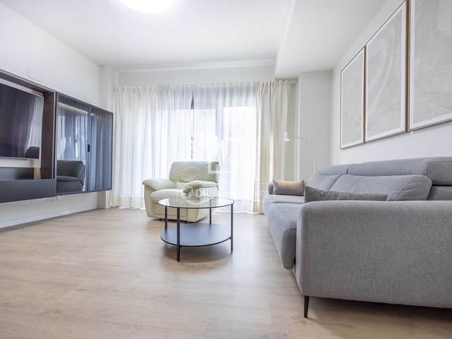Apartamento de 3 habitaciones en València ciudad en alquiler - 2.350 € (Ref: 9634922)