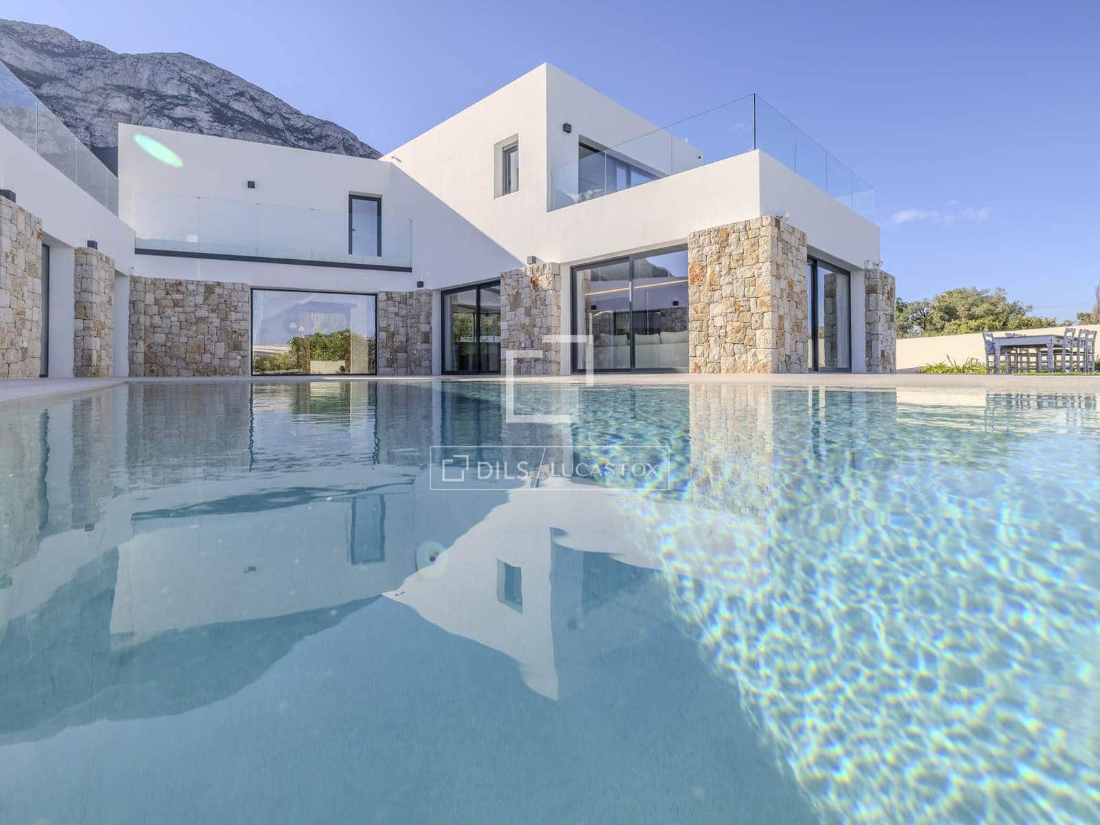 4 slaapkamer Villa te koop in Denia met zwembad garage - € 1.795.000 (Ref: 9635017)