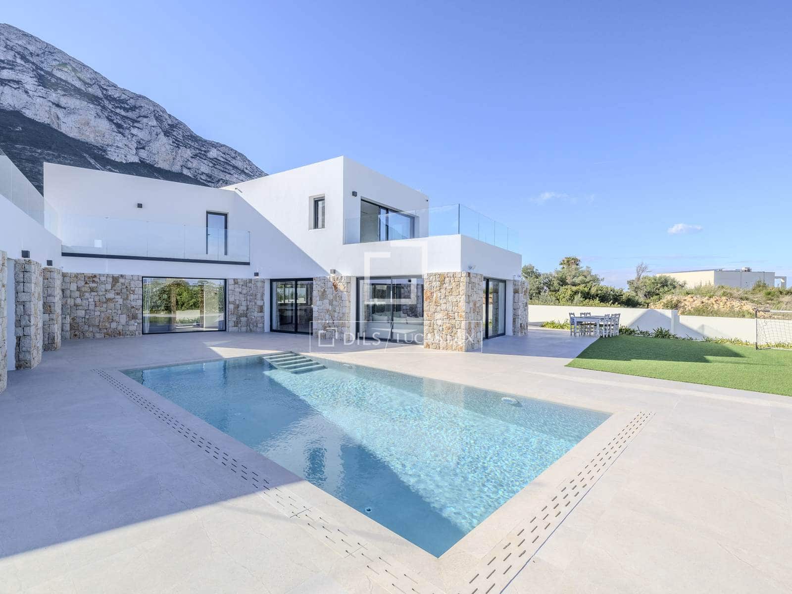 4 slaapkamer Villa te koop in Denia met zwembad garage - € 1.795.000 (Ref: 9635017)