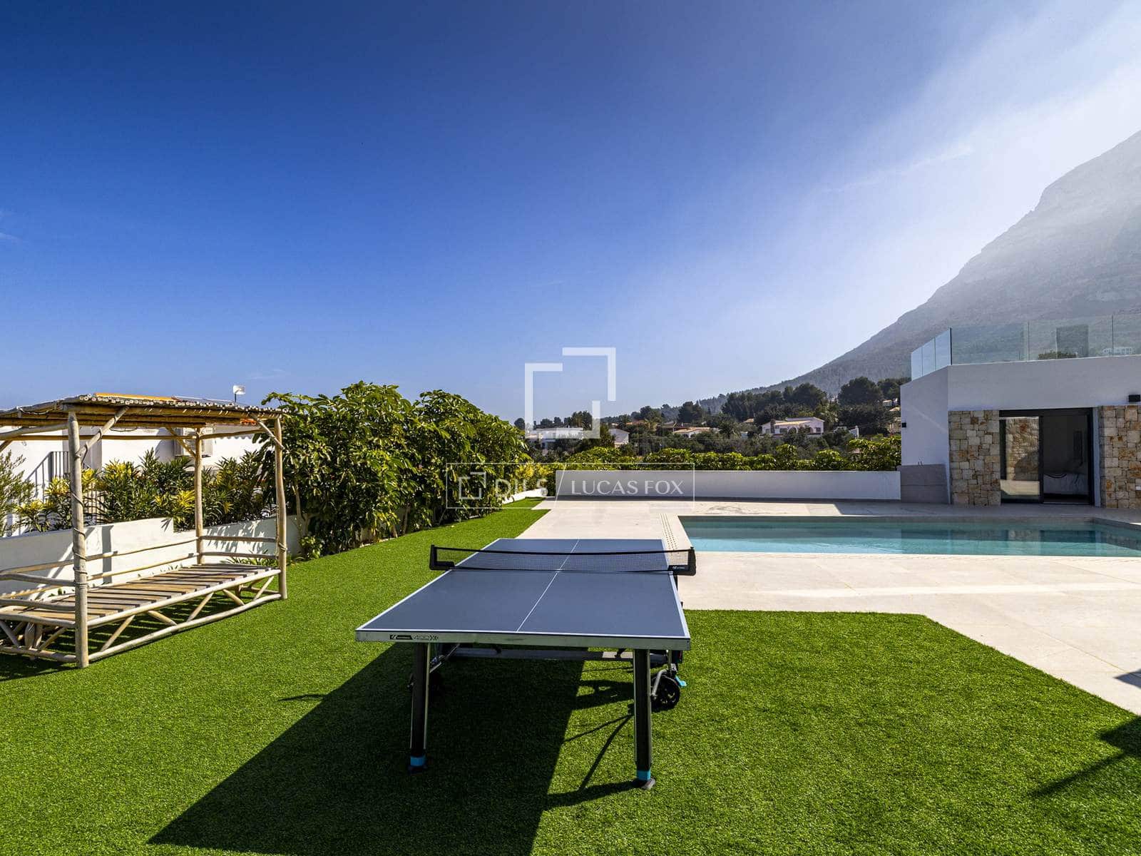 4 slaapkamer Villa te koop in Denia met zwembad garage - € 1.795.000 (Ref: 9635017)