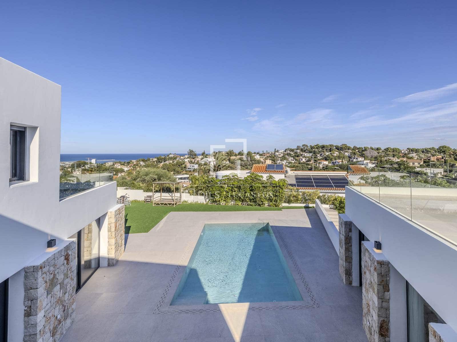 4 slaapkamer Villa te koop in Denia met zwembad garage - € 1.795.000 (Ref: 9635017)