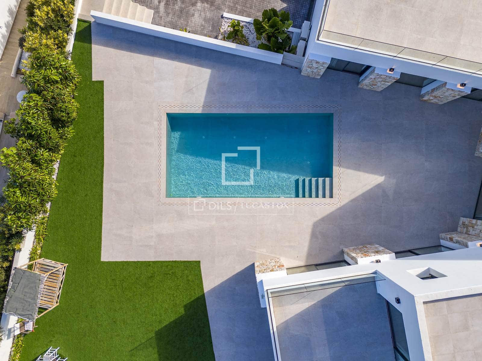 4 slaapkamer Villa te koop in Denia met zwembad garage - € 1.795.000 (Ref: 9635017)