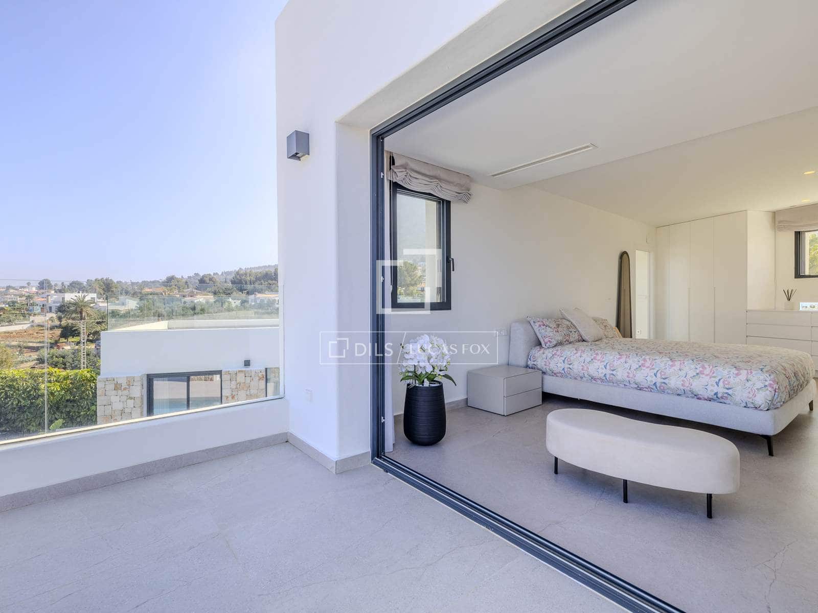 4 slaapkamer Villa te koop in Denia met zwembad garage - € 1.795.000 (Ref: 9635017)