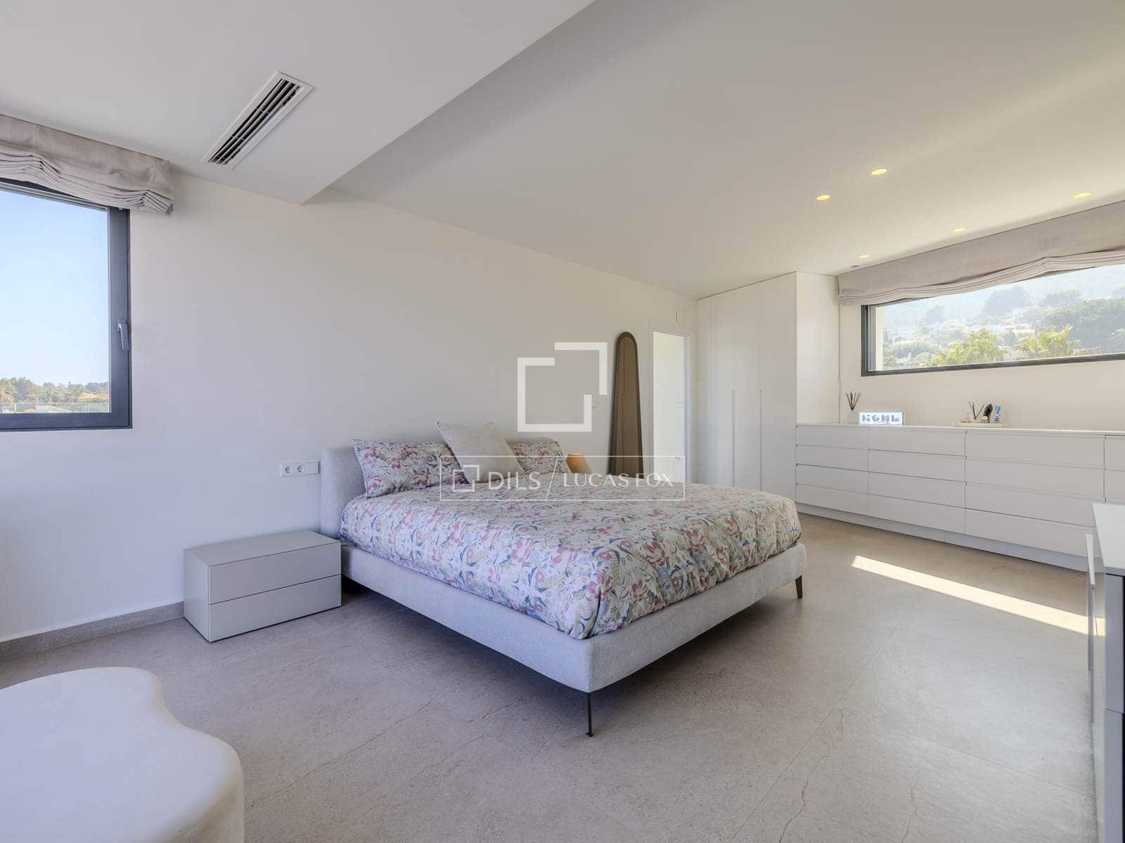 4 slaapkamer Villa te koop in Denia met zwembad garage - € 1.795.000 (Ref: 9635017)