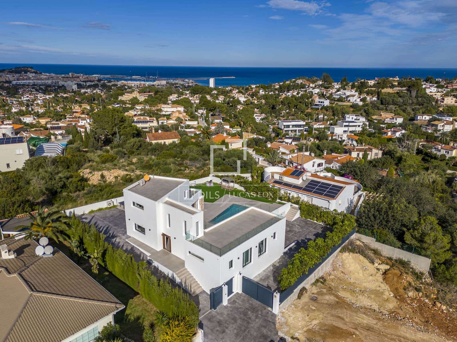 4 slaapkamer Villa te koop in Denia met zwembad garage - € 1.795.000 (Ref: 9635017)