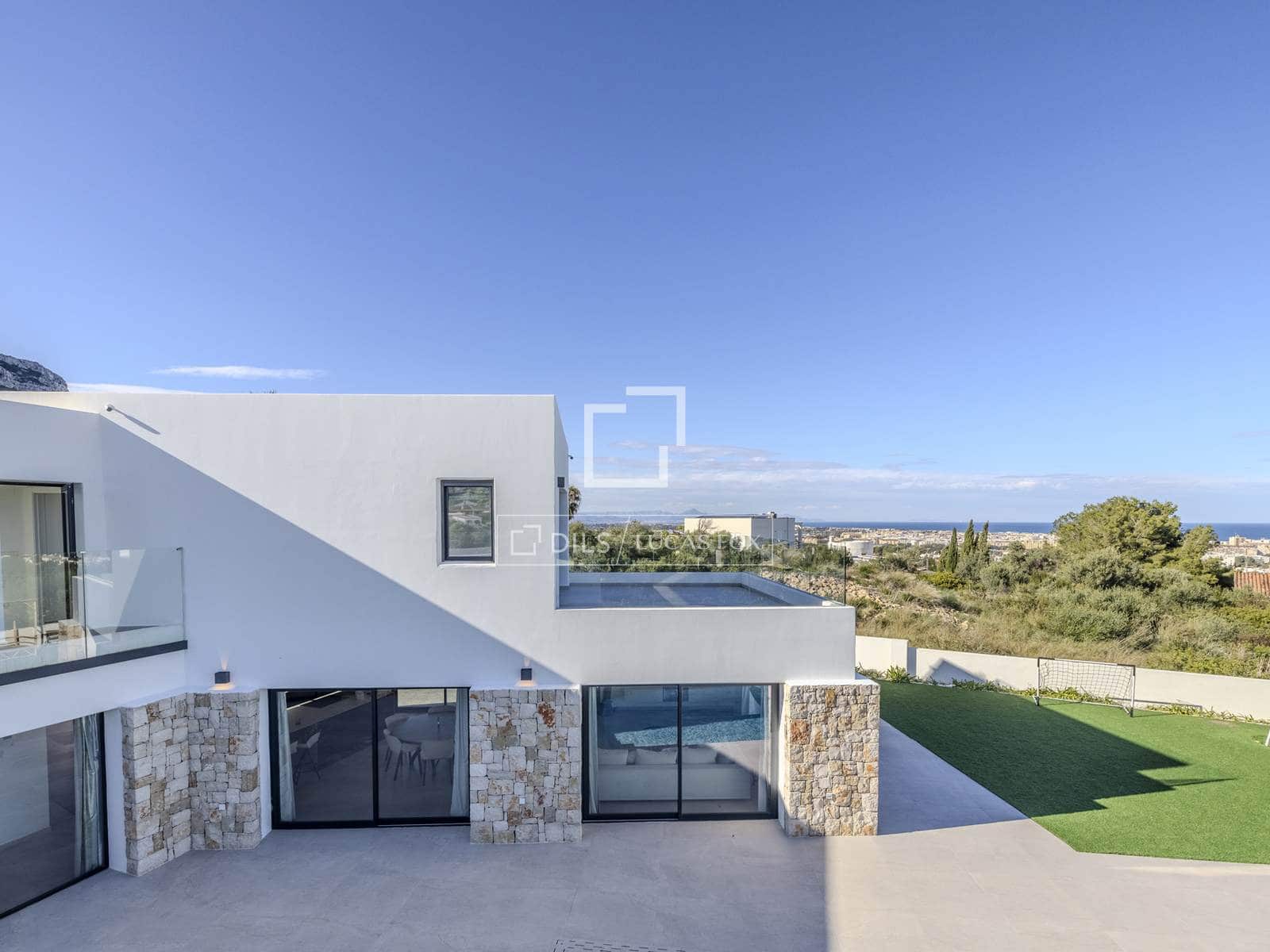 4 slaapkamer Villa te koop in Denia met zwembad garage - € 1.795.000 (Ref: 9635017)