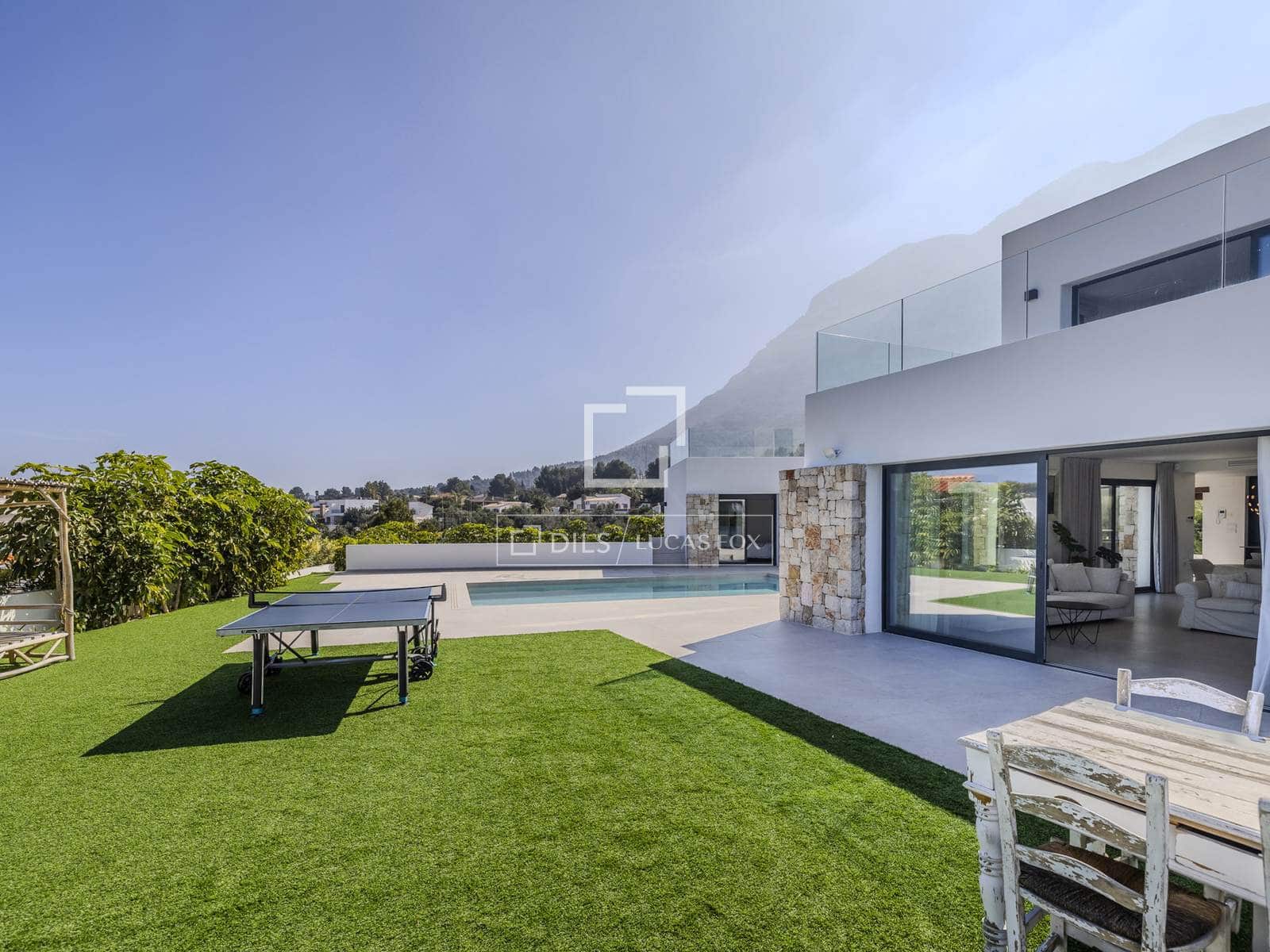 4 slaapkamer Villa te koop in Denia met zwembad garage - € 1.795.000 (Ref: 9635017)