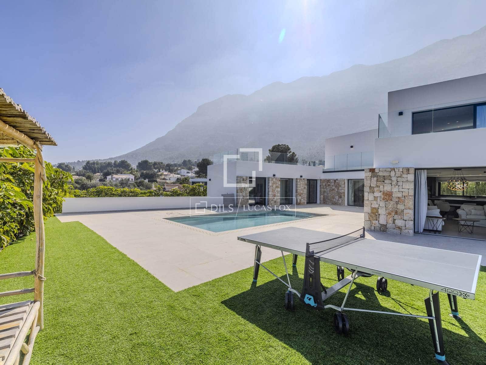 4 slaapkamer Villa te koop in Denia met zwembad garage - € 1.795.000 (Ref: 9635017)