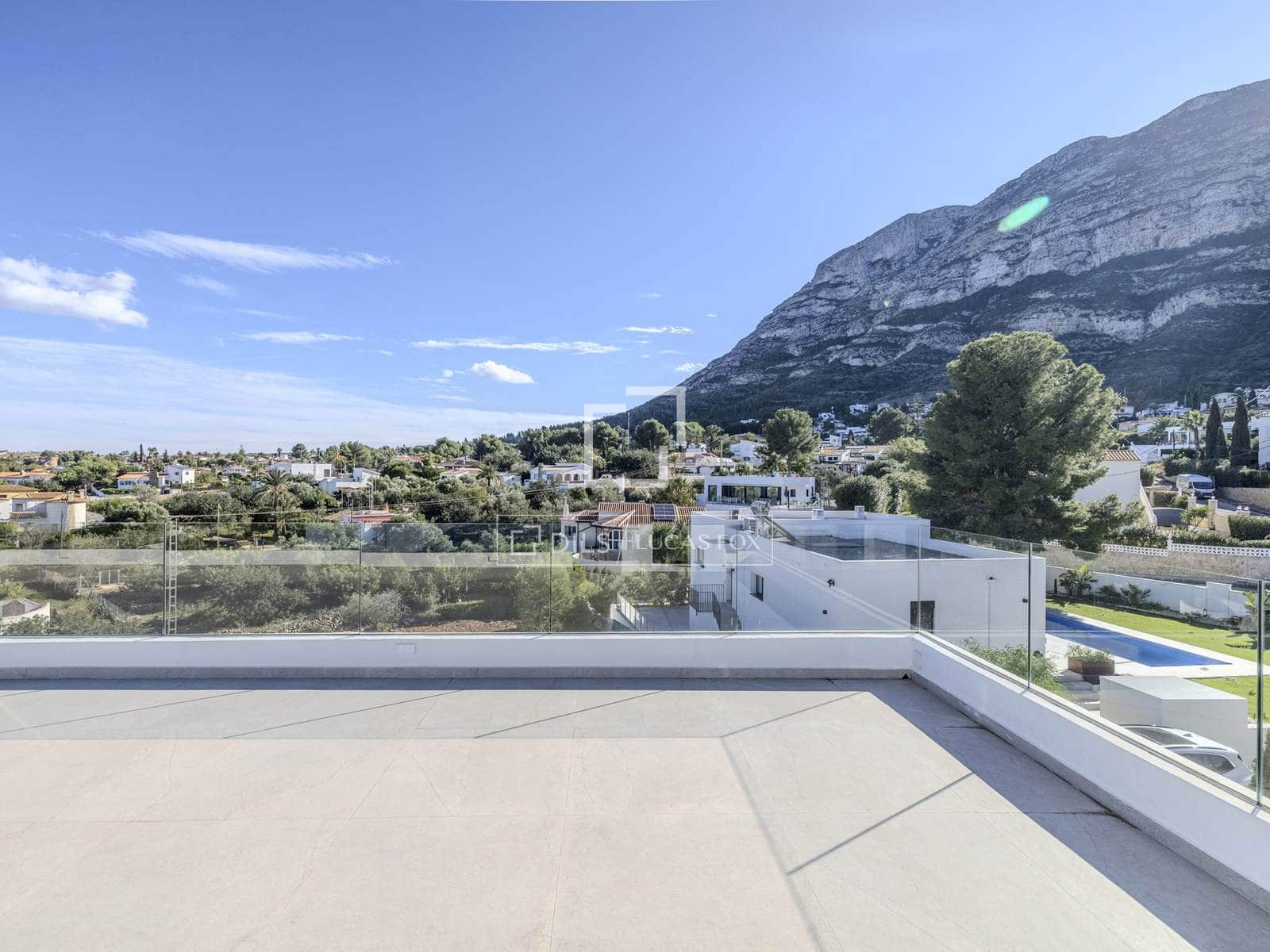 4 slaapkamer Villa te koop in Denia met zwembad garage - € 1.795.000 (Ref: 9635017)